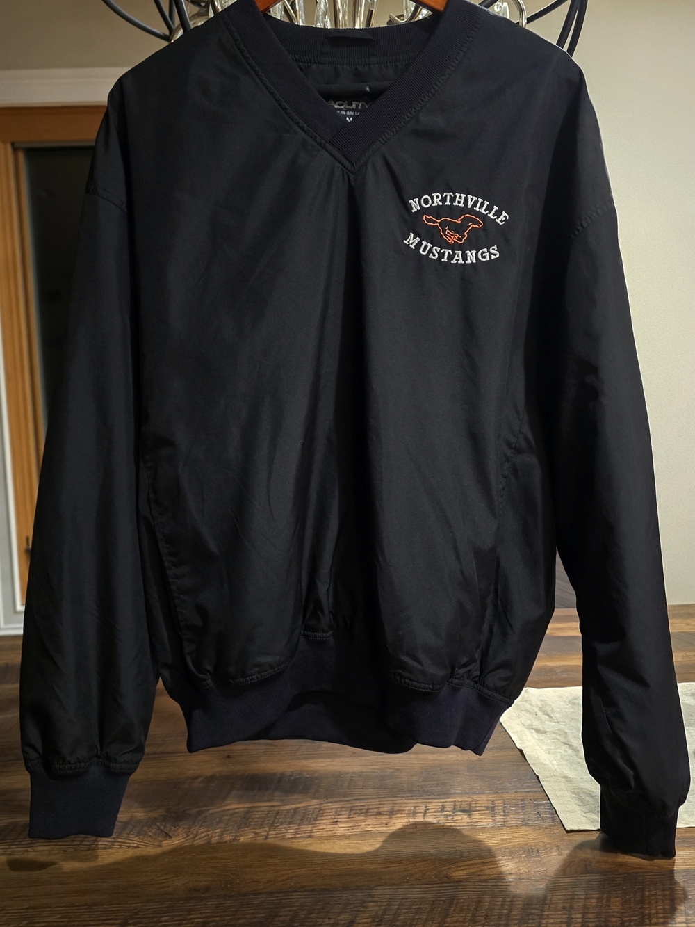 Northville Mustangs Logo Pullover Windbreaker Jacket Long Sleeve VNeck Men's Med